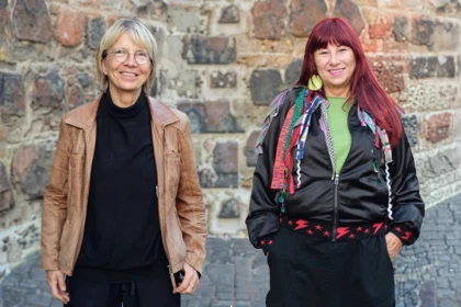 Na snímku jsou vítězky ceny Heldinnenaward Sabine Constabel a Cathrin Schauer-Kelpin.