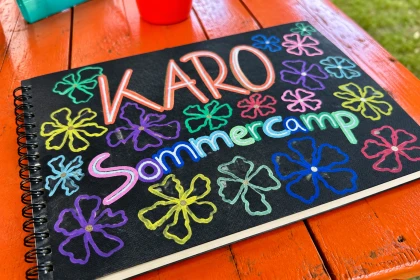 Bunte Überschrift: Karo Sommercamp